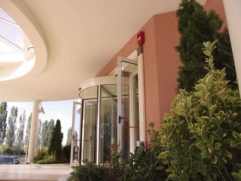 Monte Carlo Palace Rooms Bucareste Exterior foto