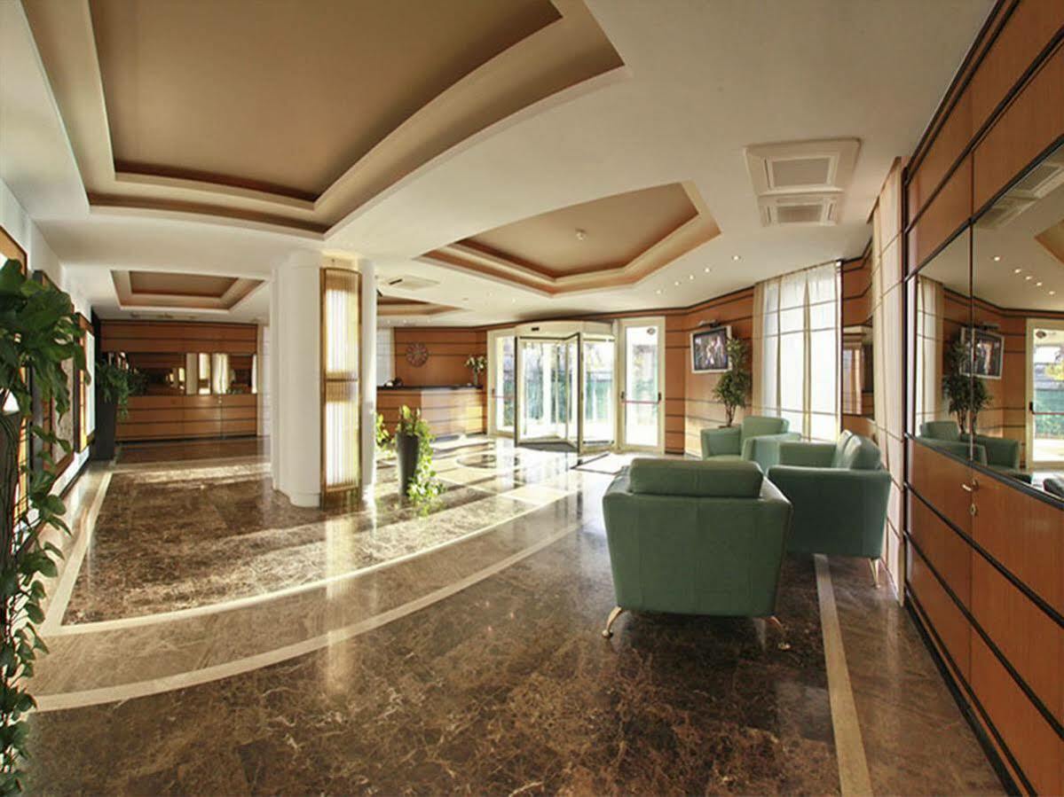Monte Carlo Palace Rooms Bucareste Exterior foto